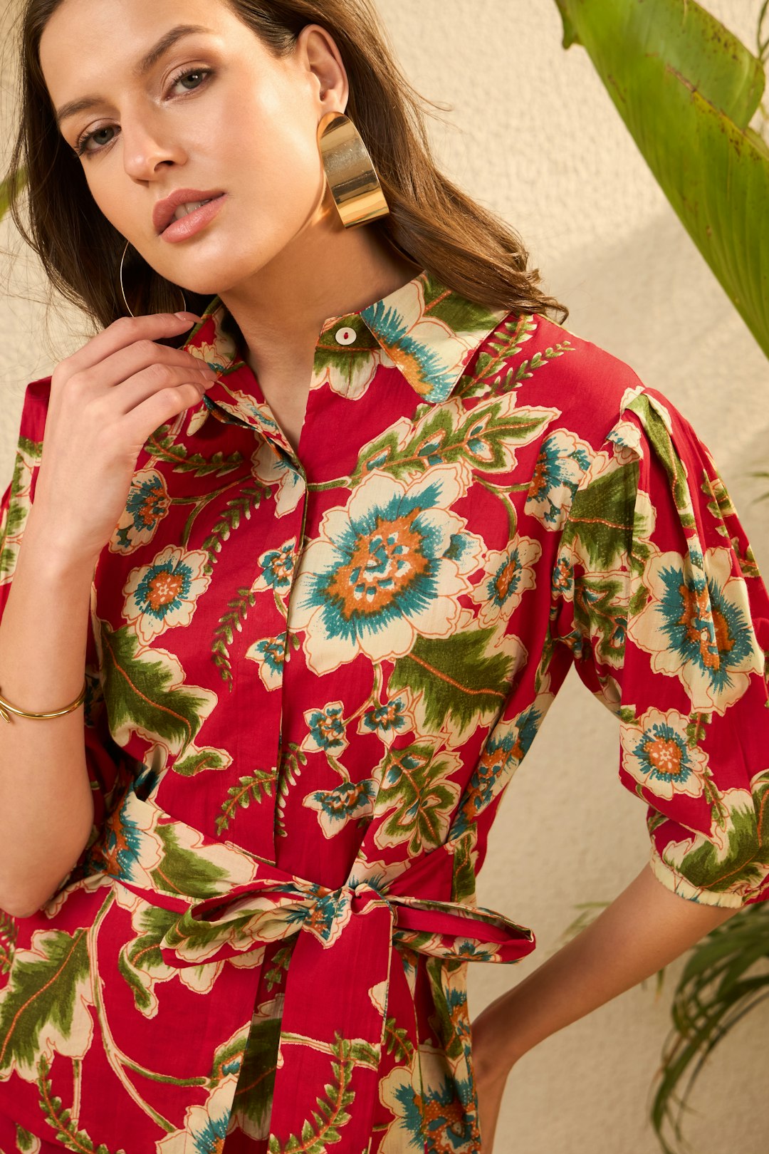 Chic evening wear co-ord set designed for night parties, dinners and special occasions. Sleek silhouette paired with an elegant colour palette makes this look perfect for celebrations and luxury moments.